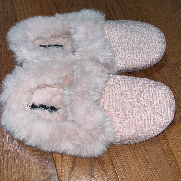 NWOT Nine West baby pink slippers size 7/8 - Picture 2 of 4
